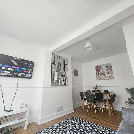 St Albans City Stays - Near Luton Airport - St Albans Abbey & City Train Station - Close To London- Harry Potter World - The Odyssey Cinema - Abbey Cathedral- Contractors I Business I Leisure- Sleeps Upto 6 People Экстерьер фото
