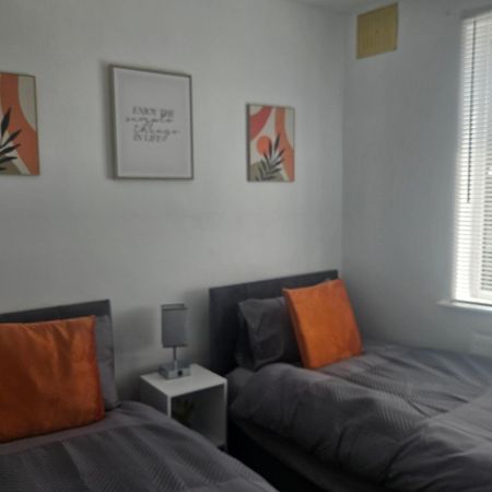 St Albans City Stays - Near Luton Airport - St Albans Abbey & City Train Station - Close To London- Harry Potter World - The Odyssey Cinema - Abbey Cathedral- Contractors I Business I Leisure- Sleeps Upto 6 People Экстерьер фото