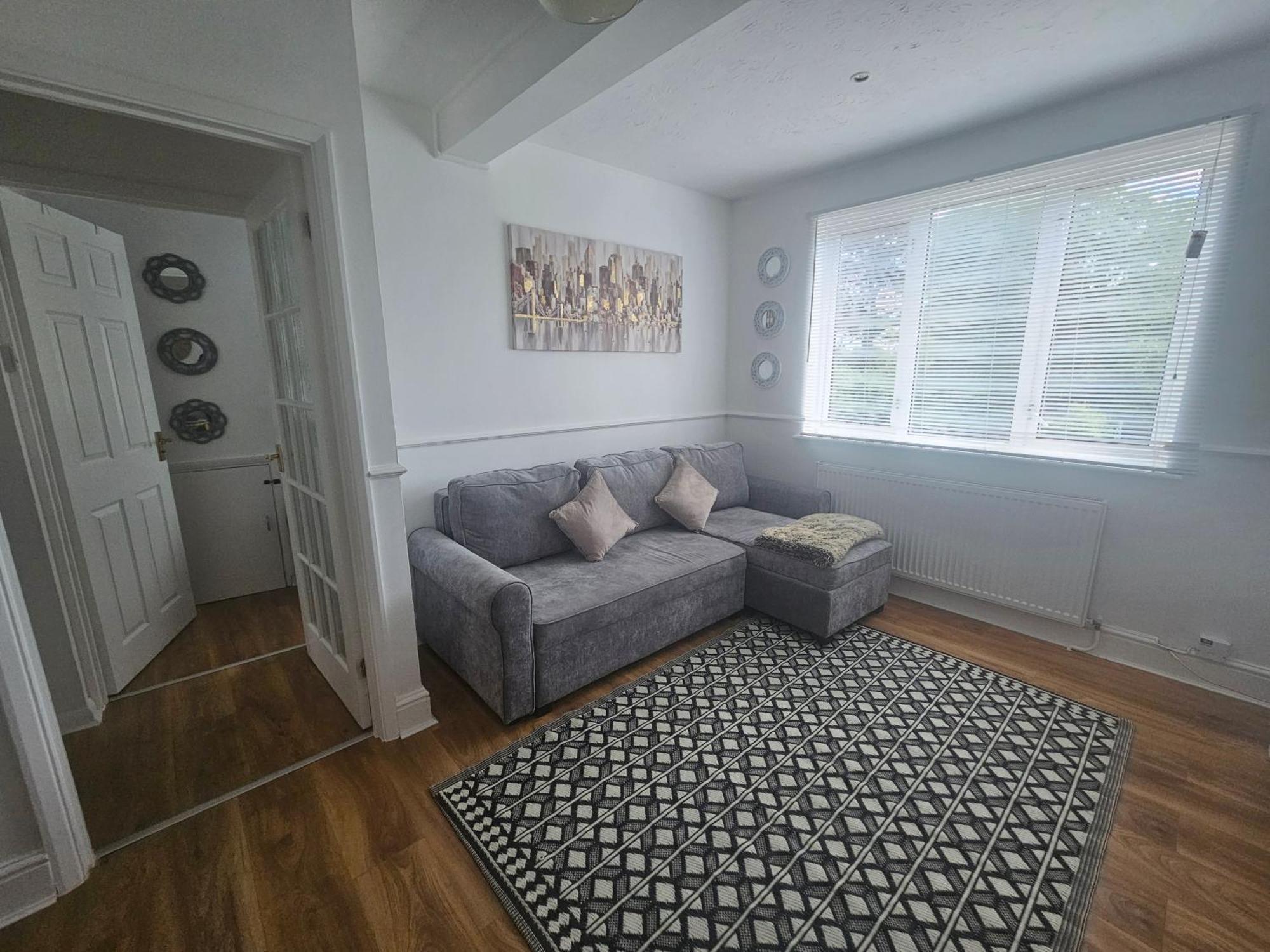 St Albans City Stays - Near Luton Airport - St Albans Abbey & City Train Station - Close To London- Harry Potter World - The Odyssey Cinema - Abbey Cathedral- Contractors I Business I Leisure- Sleeps Upto 6 People Экстерьер фото