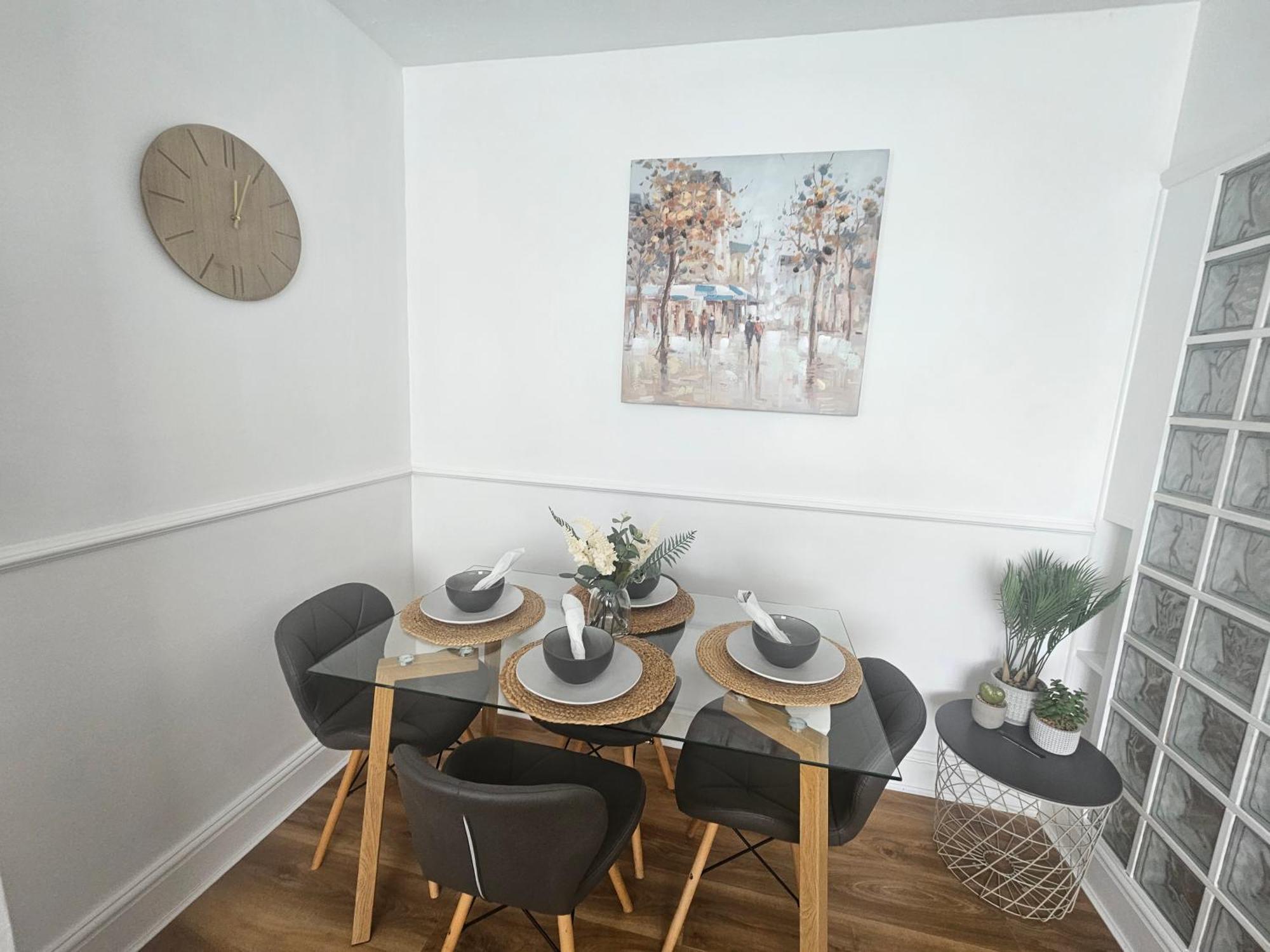 St Albans City Stays - Near Luton Airport - St Albans Abbey & City Train Station - Close To London- Harry Potter World - The Odyssey Cinema - Abbey Cathedral- Contractors I Business I Leisure- Sleeps Upto 6 People Экстерьер фото