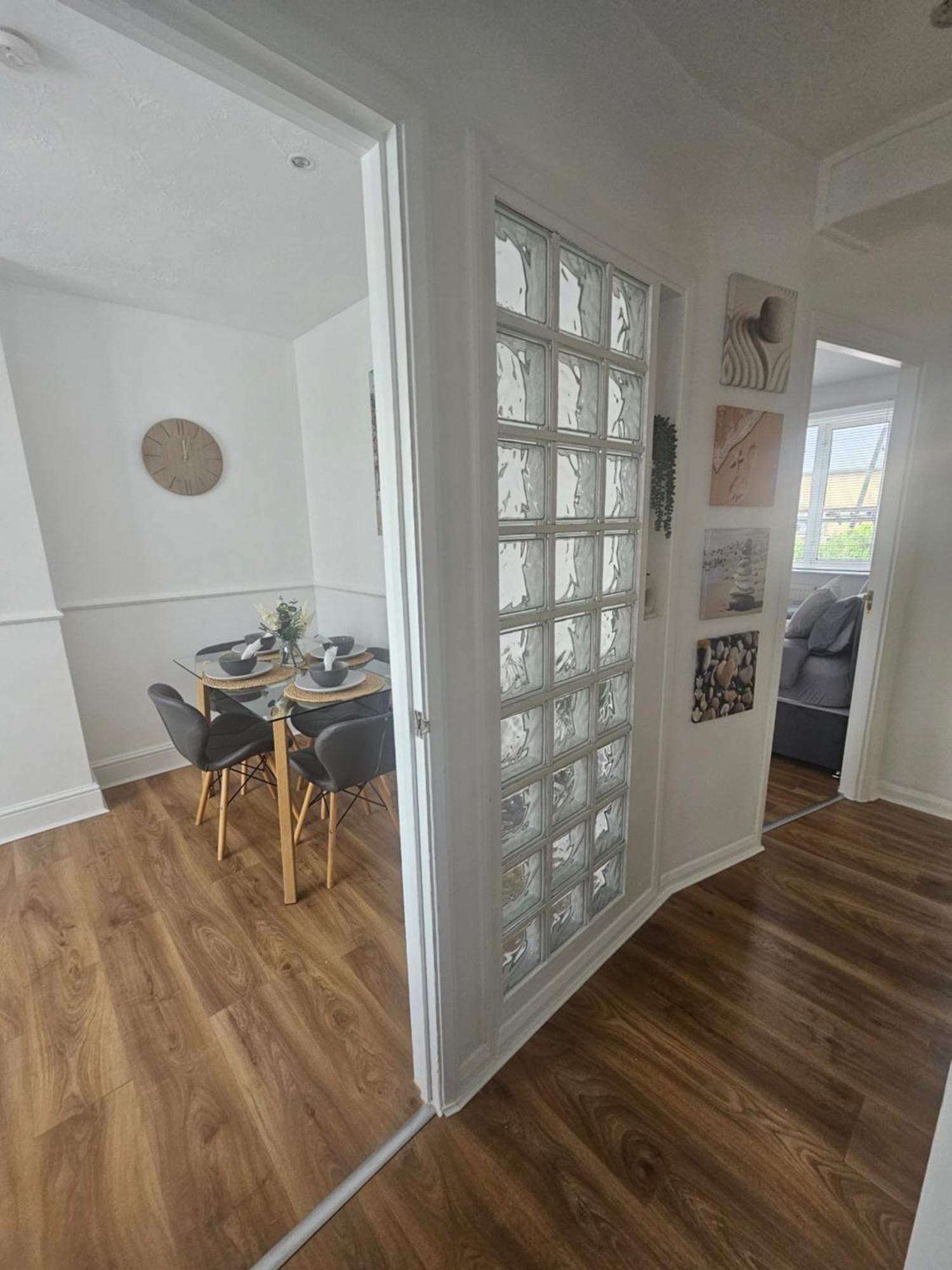 St Albans City Stays - Near Luton Airport - St Albans Abbey & City Train Station - Close To London- Harry Potter World - The Odyssey Cinema - Abbey Cathedral- Contractors I Business I Leisure- Sleeps Upto 6 People Экстерьер фото