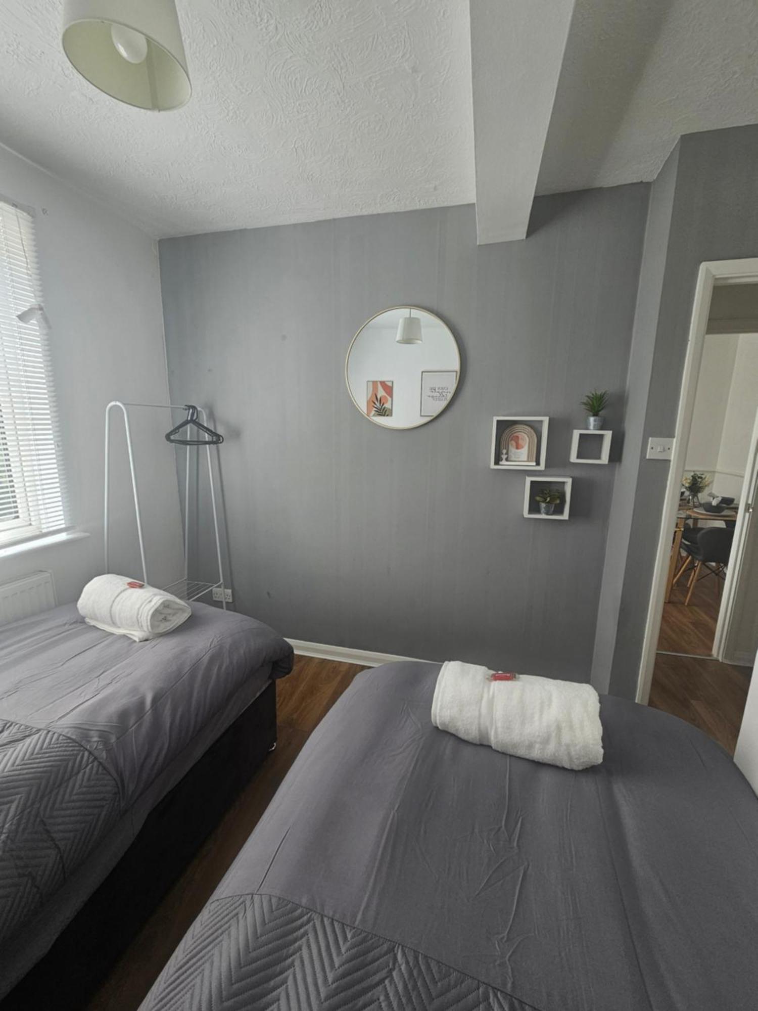 St Albans City Stays - Near Luton Airport - St Albans Abbey & City Train Station - Close To London- Harry Potter World - The Odyssey Cinema - Abbey Cathedral- Contractors I Business I Leisure- Sleeps Upto 6 People Экстерьер фото