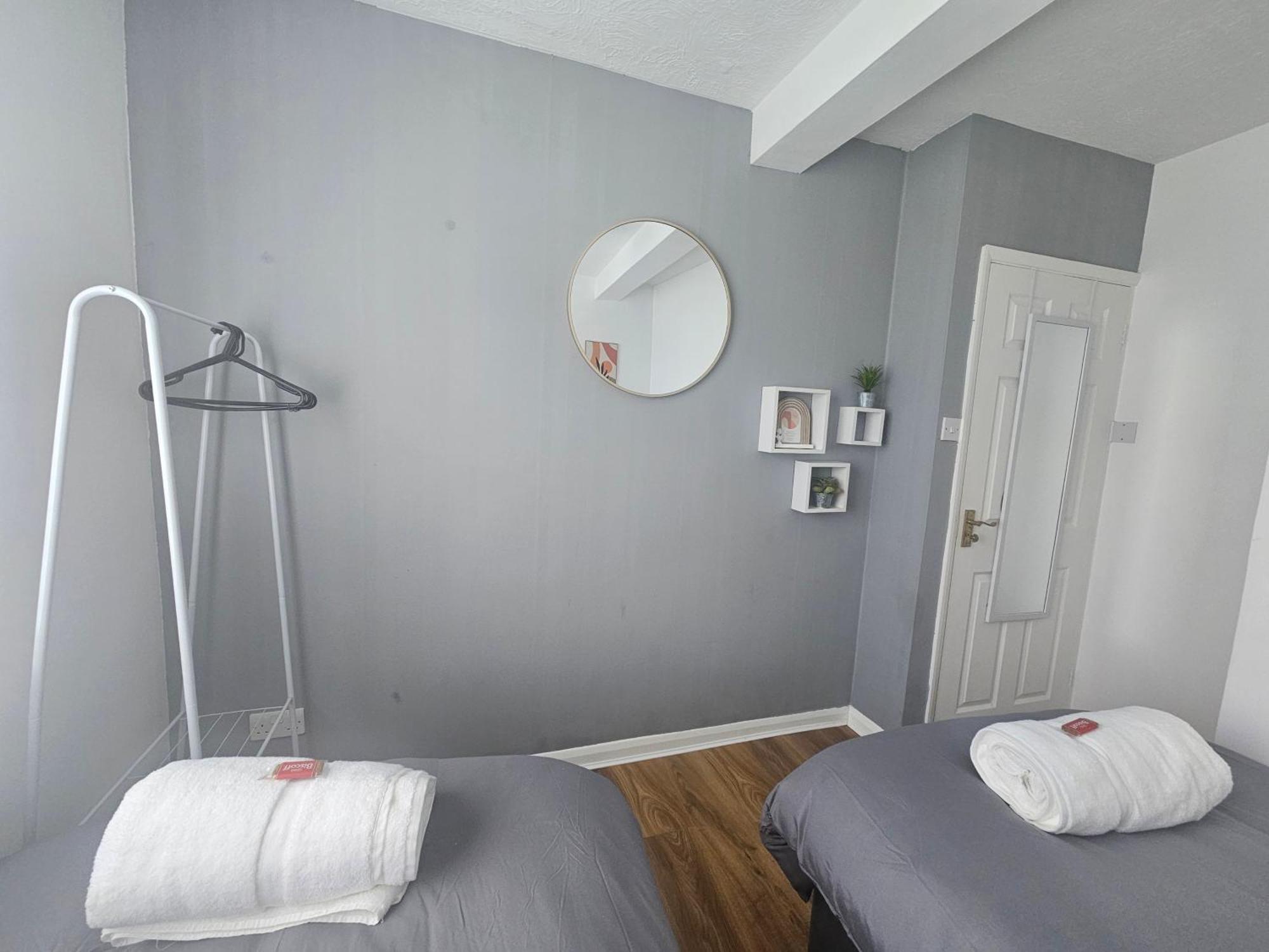 St Albans City Stays - Near Luton Airport - St Albans Abbey & City Train Station - Close To London- Harry Potter World - The Odyssey Cinema - Abbey Cathedral- Contractors I Business I Leisure- Sleeps Upto 6 People Экстерьер фото