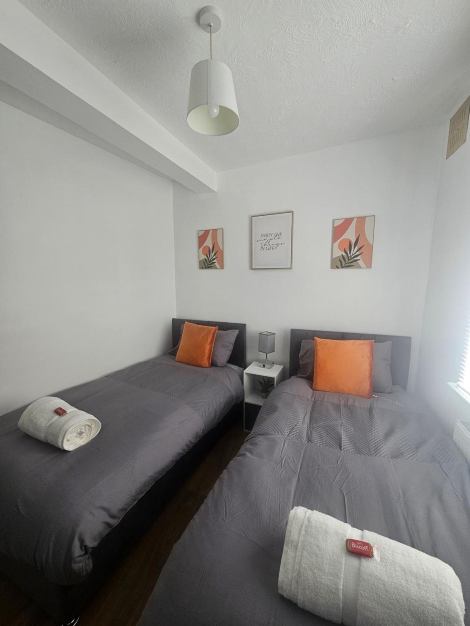St Albans City Stays - Near Luton Airport - St Albans Abbey & City Train Station - Close To London- Harry Potter World - The Odyssey Cinema - Abbey Cathedral- Contractors I Business I Leisure- Sleeps Upto 6 People Экстерьер фото