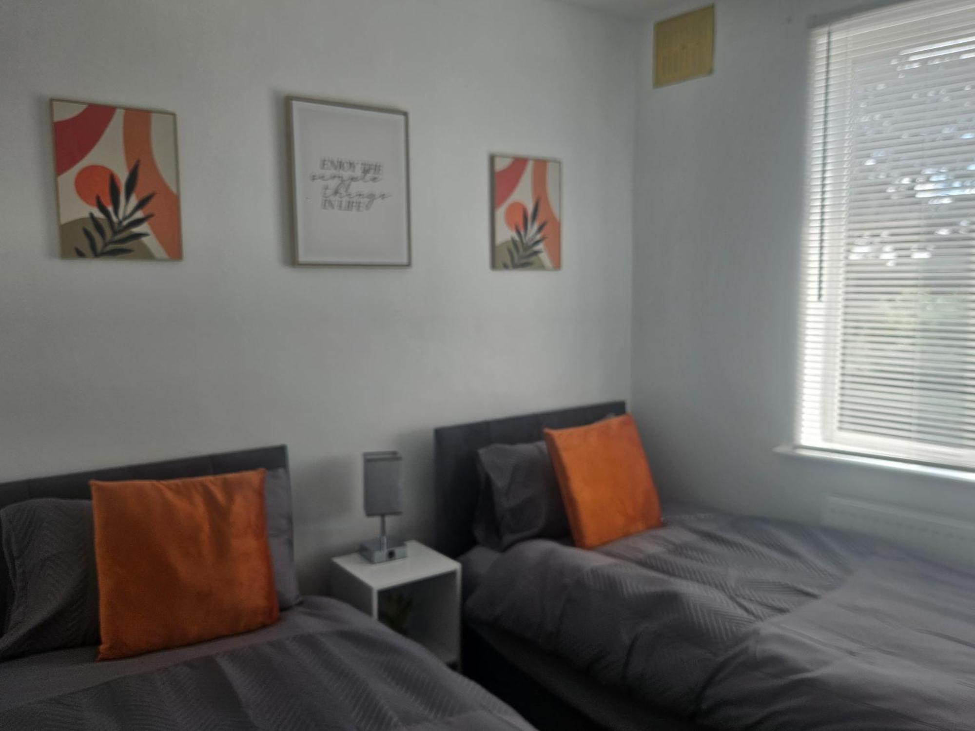 St Albans City Stays - Near Luton Airport - St Albans Abbey & City Train Station - Close To London- Harry Potter World - The Odyssey Cinema - Abbey Cathedral- Contractors I Business I Leisure- Sleeps Upto 6 People Экстерьер фото