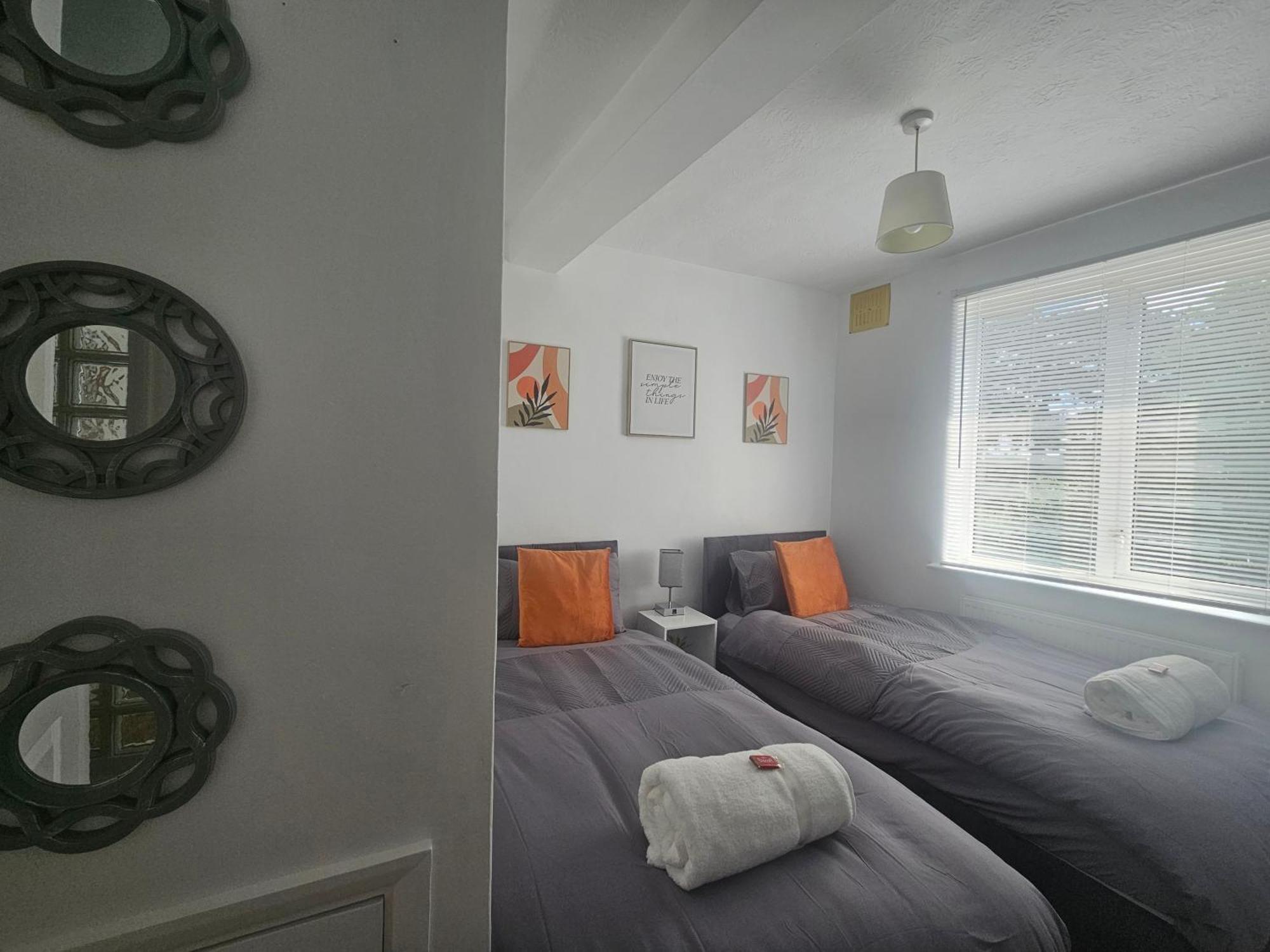 St Albans City Stays - Near Luton Airport - St Albans Abbey & City Train Station - Close To London- Harry Potter World - The Odyssey Cinema - Abbey Cathedral- Contractors I Business I Leisure- Sleeps Upto 6 People Экстерьер фото