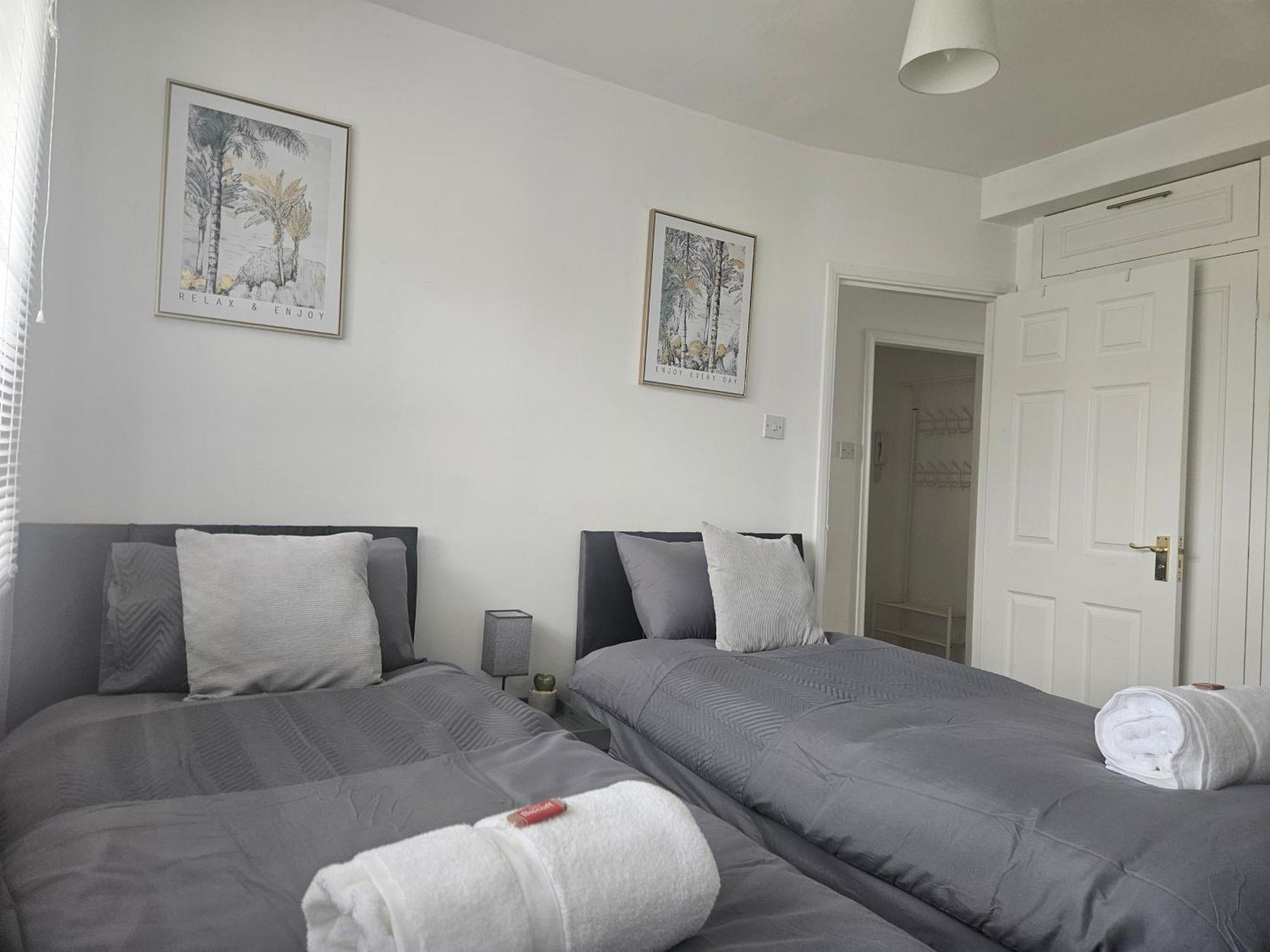 St Albans City Stays - Near Luton Airport - St Albans Abbey & City Train Station - Close To London- Harry Potter World - The Odyssey Cinema - Abbey Cathedral- Contractors I Business I Leisure- Sleeps Upto 6 People Экстерьер фото
