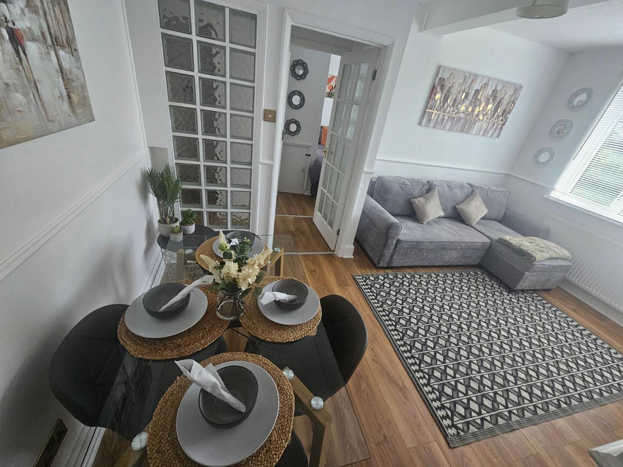 St Albans City Stays - Near Luton Airport - St Albans Abbey & City Train Station - Close To London- Harry Potter World - The Odyssey Cinema - Abbey Cathedral- Contractors I Business I Leisure- Sleeps Upto 6 People Экстерьер фото